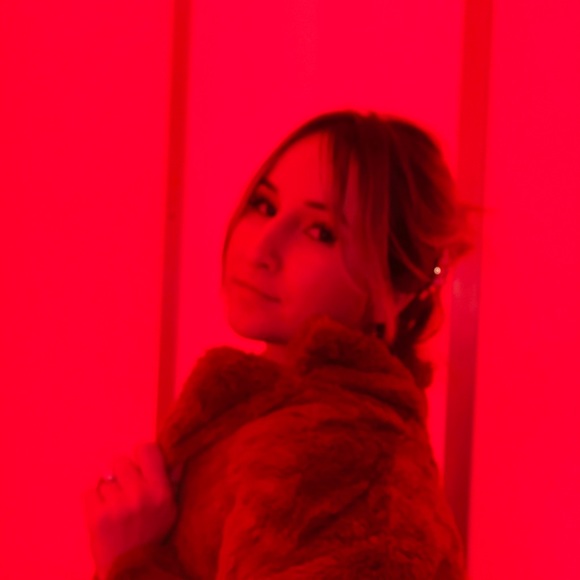 Meet your Posher, Madison - Picture 1 of 1